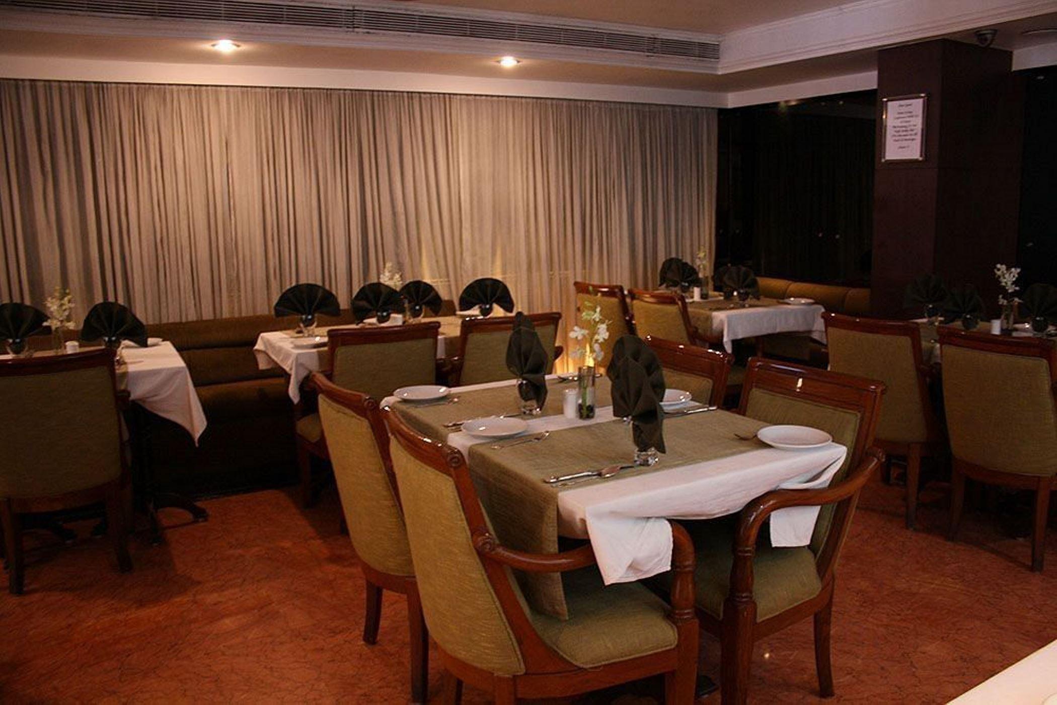 Hotel Bawa International Mumbai Restaurant photo
